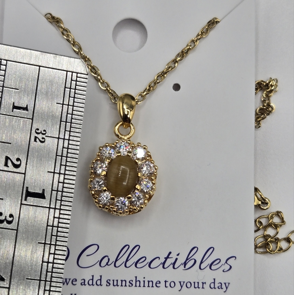 Halo Pendant Necklace Made w Swarovski Crystals Gold 18-20 inch - Picture 6 of 7